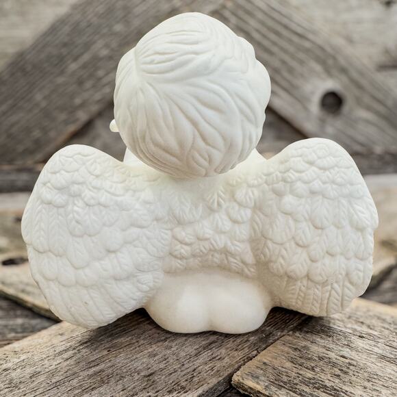 1986 Vintage Bisque Porcelain Seated Angel/Cherub Figurine Playing Violin, 5.5"H - Picture 7 of 7